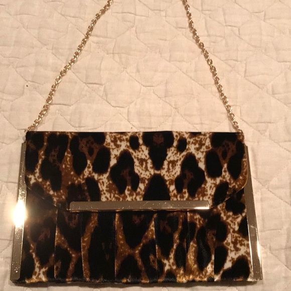 VENUS Handbags - Leopard clutch with Chain